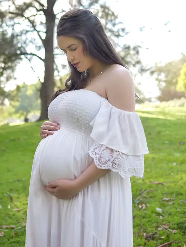 Pregnancy portrait in a Sydney park
