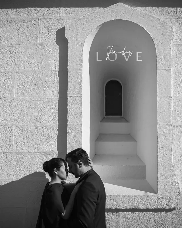 Black and white portrait of Negin and Alex kissing